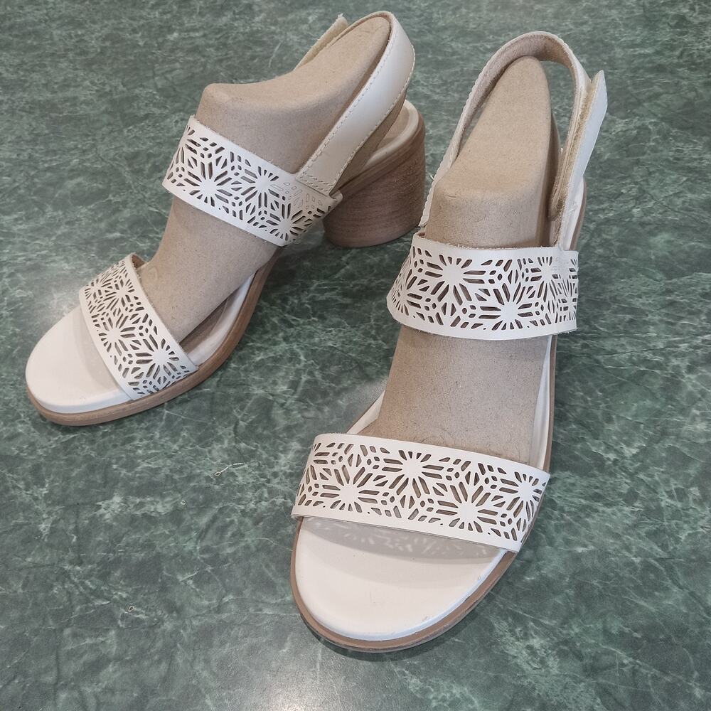 Brioso Paloma Sz 9 Off White Leather Slingback Sandals Laser-Cut Floral 2" heel